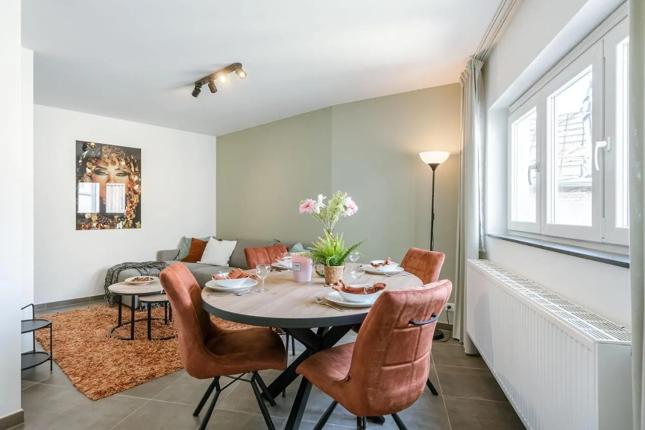 Pleasant Apartment Near The Center Of גנט