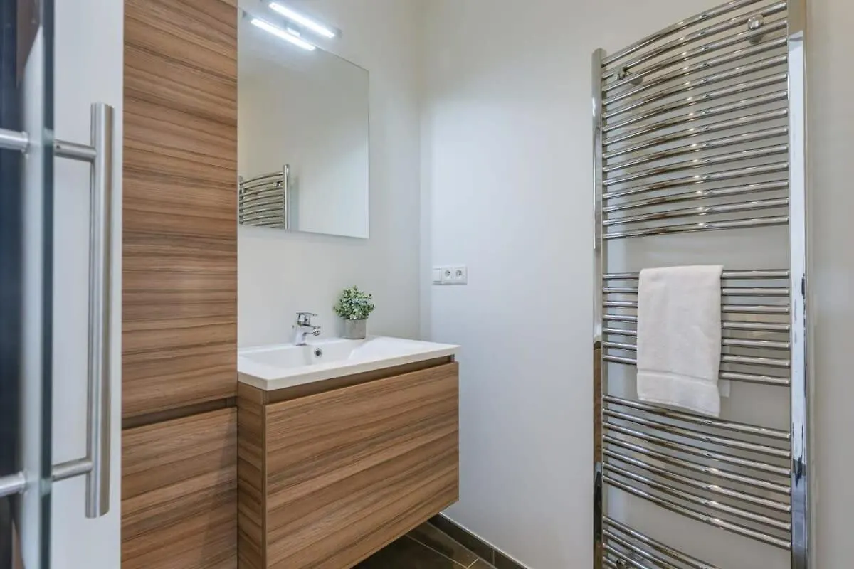 Pleasant Apartment Near The Center Of גנט