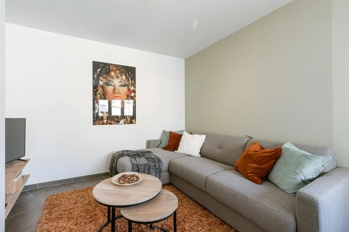Pleasant Apartment Near The Center Of גנט