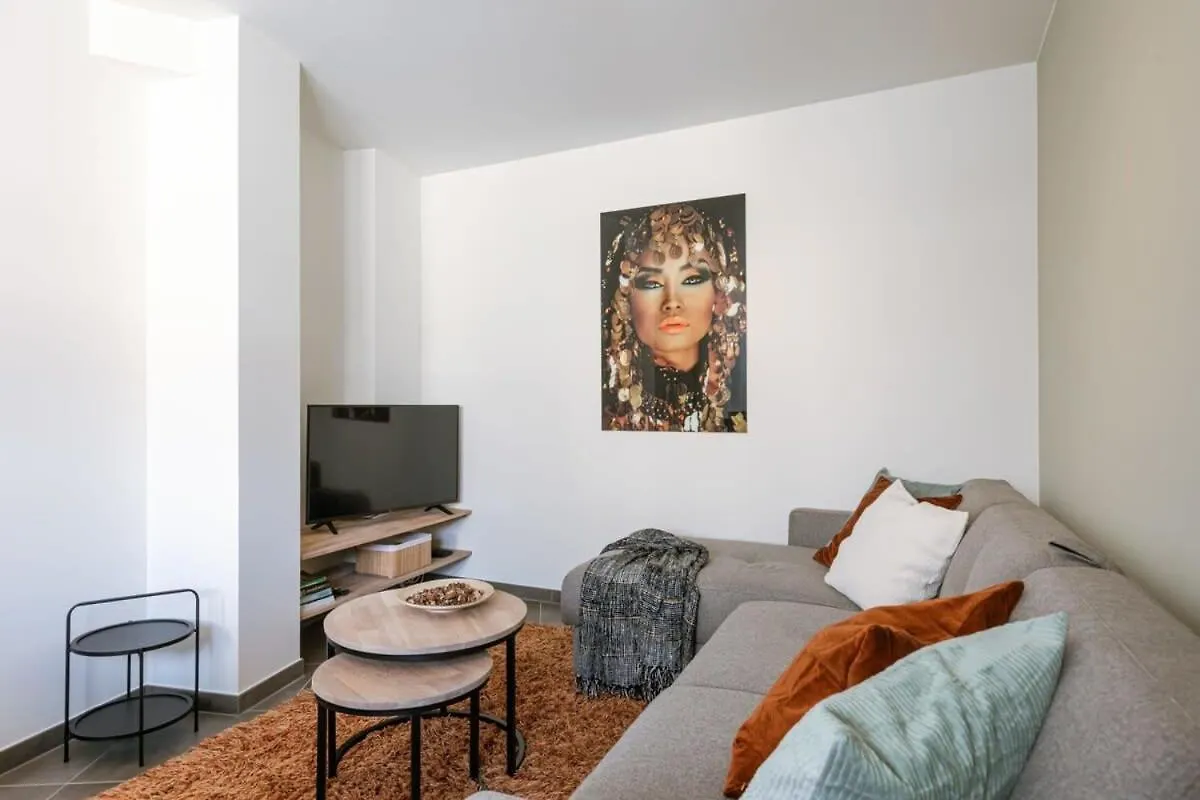 Pleasant Apartment Near The Center Of גנט