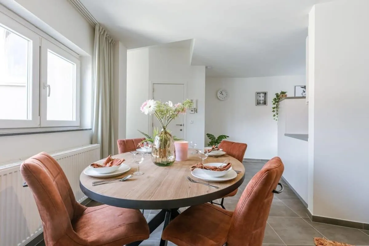 Pleasant Apartment Near The Center Of גנט